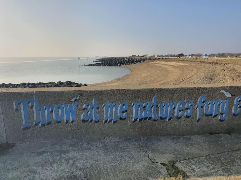Jaywick Sands Awave From It All - Escape The City Life מראה חיצוני תמונה