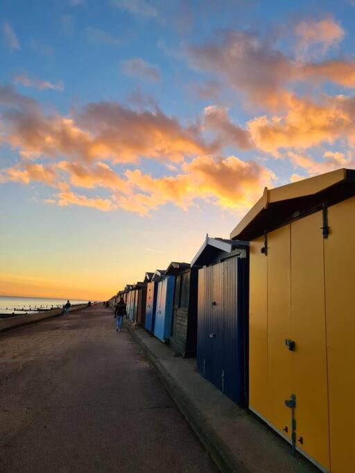 Jaywick Sands Awave From It All - Escape The City Life מראה חיצוני תמונה
