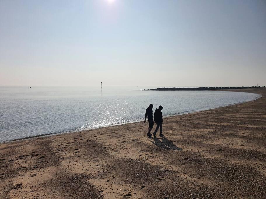 Jaywick Sands Awave From It All - Escape The City Life מראה חיצוני תמונה